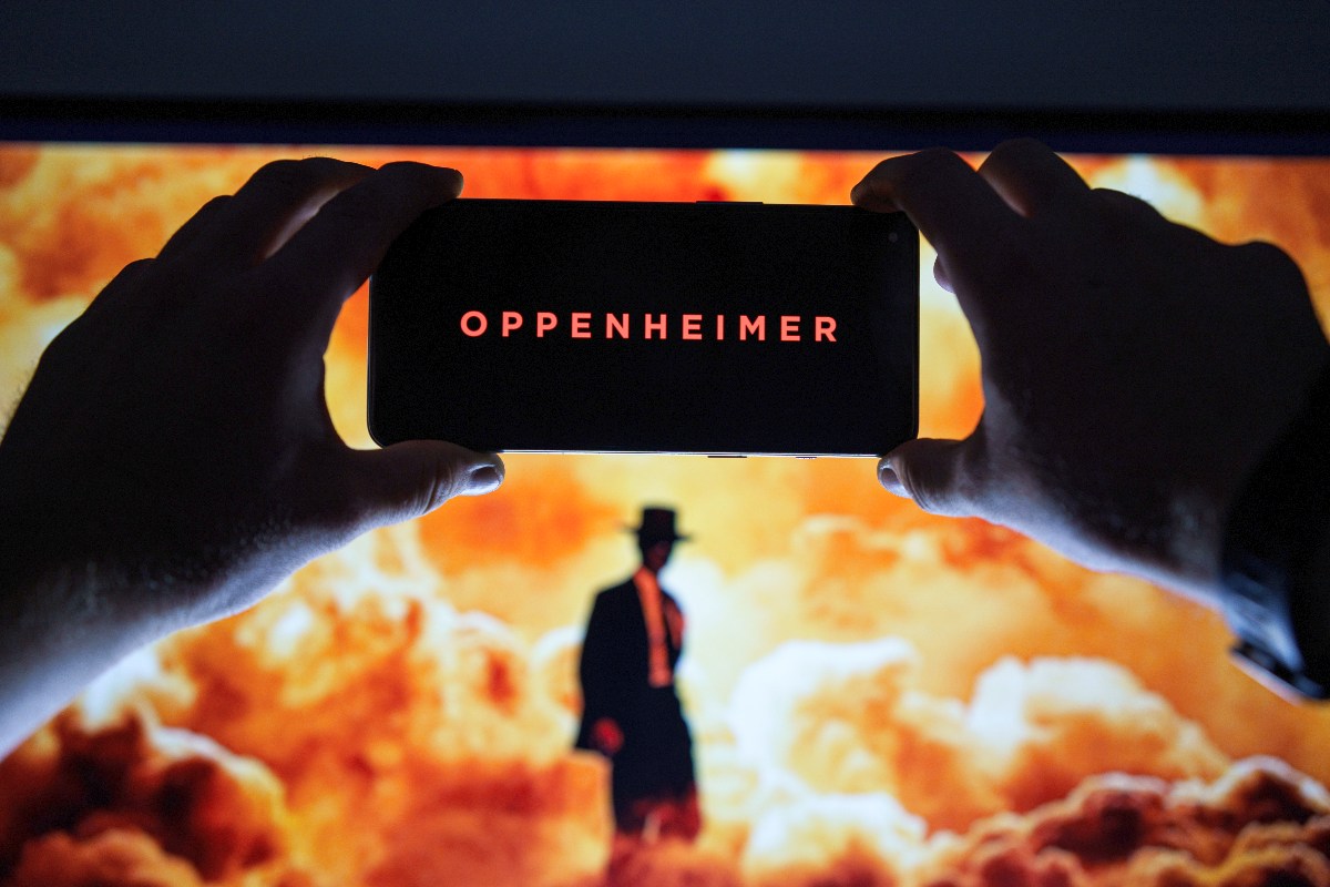 Affiche du film "Oppenheimer", le biopic sur Canal+ en mars