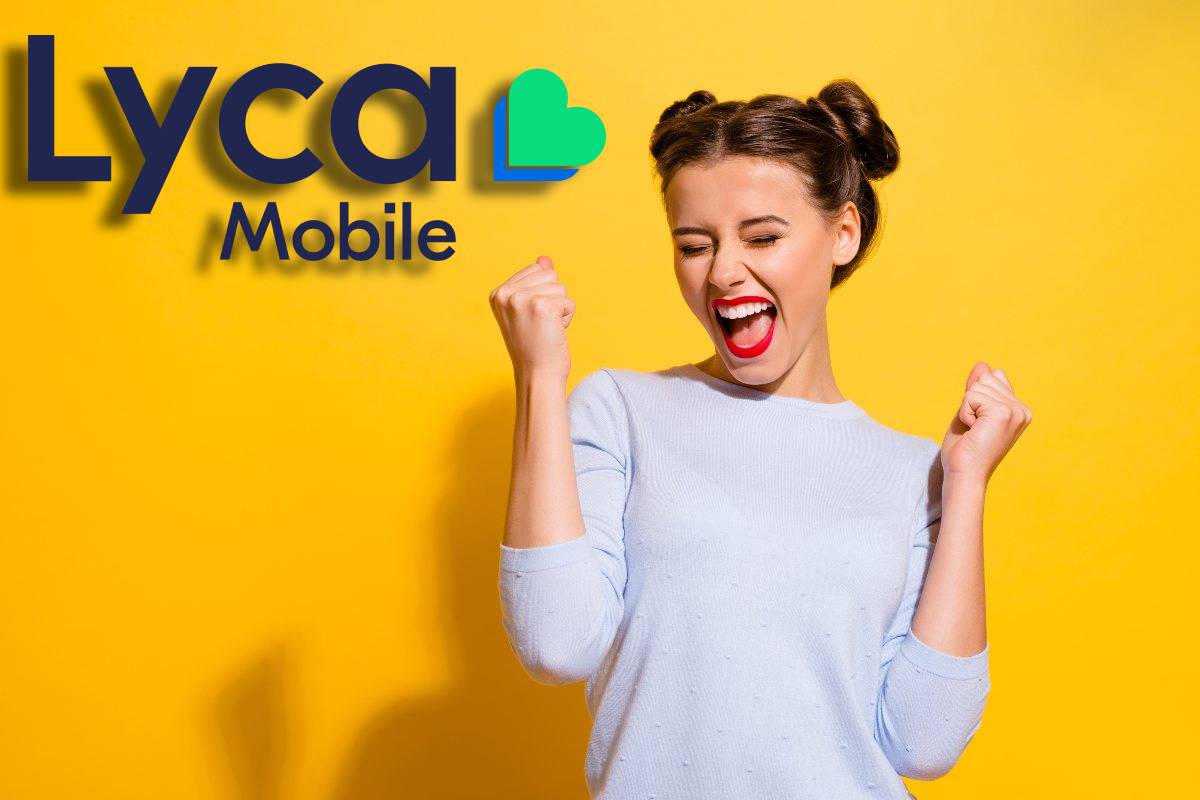 Fille hyper contente avec les forfaits 5G de Lyca Mobile, les moins chers du marché