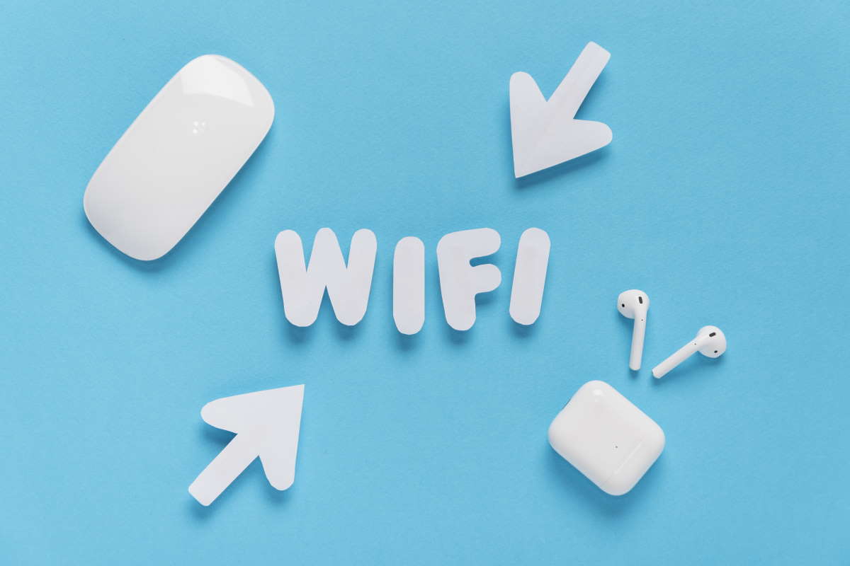 Logo Wi-Fi sur fond bleu : le meilleur, c'est celui de Bouygues Telecom
